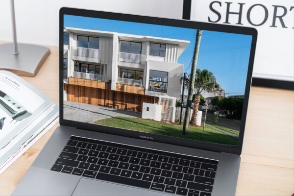 Callista small mockup2